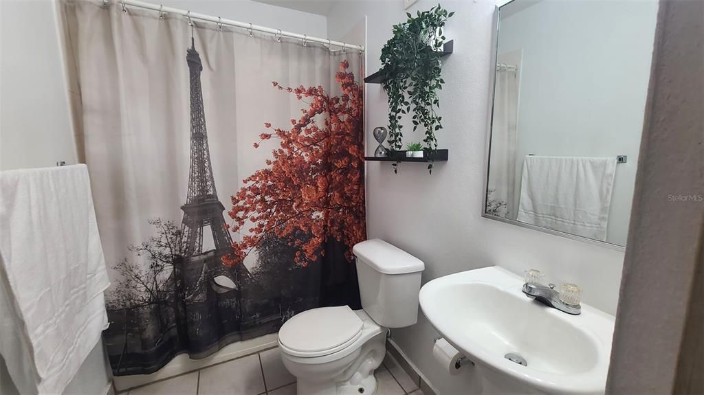 For Sale: $465,000 (4 beds, 2 baths, 1600 Square Feet)