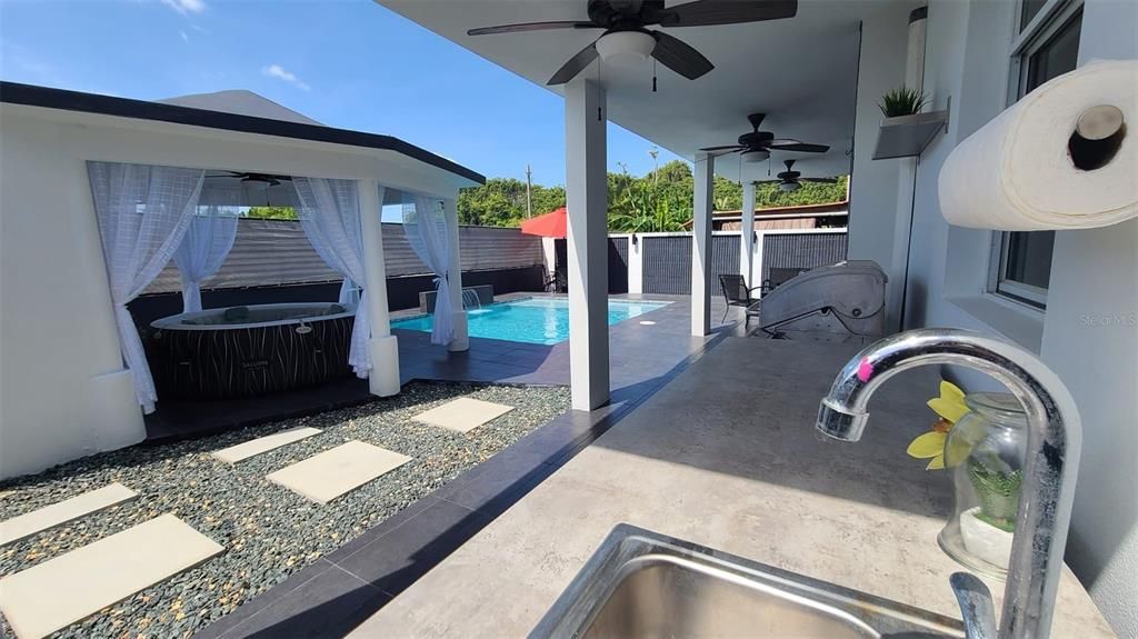 For Sale: $465,000 (4 beds, 2 baths, 1600 Square Feet)