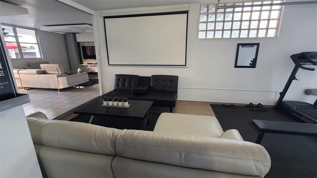 For Sale: $465,000 (4 beds, 2 baths, 1600 Square Feet)