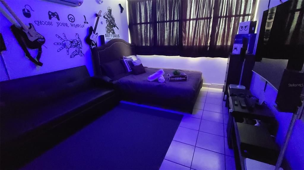 For Sale: $465,000 (4 beds, 2 baths, 1600 Square Feet)