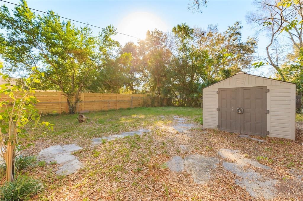 Active With Contract: $1,900 (3 beds, 2 baths, 864 Square Feet)