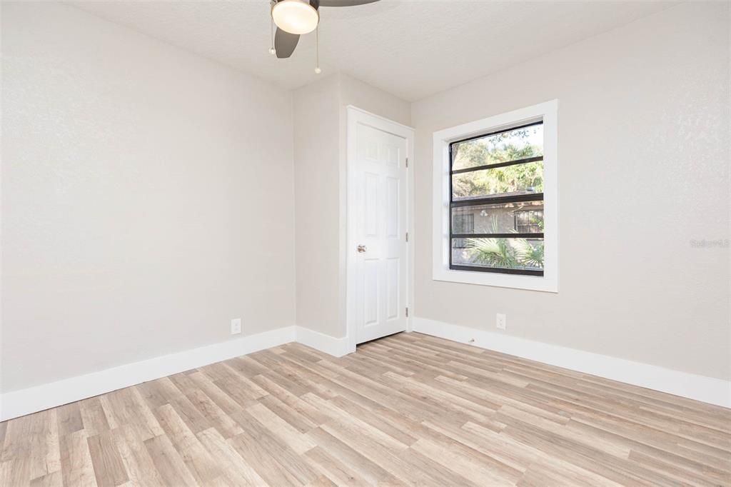 Active With Contract: $1,900 (3 beds, 2 baths, 864 Square Feet)