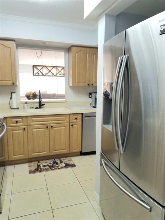 Laundry behind kitchen