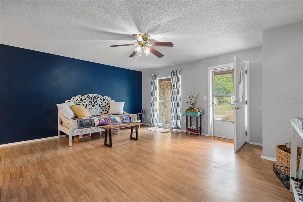 Recently Sold: $315,000 (2 beds, 2 baths, 1050 Square Feet)