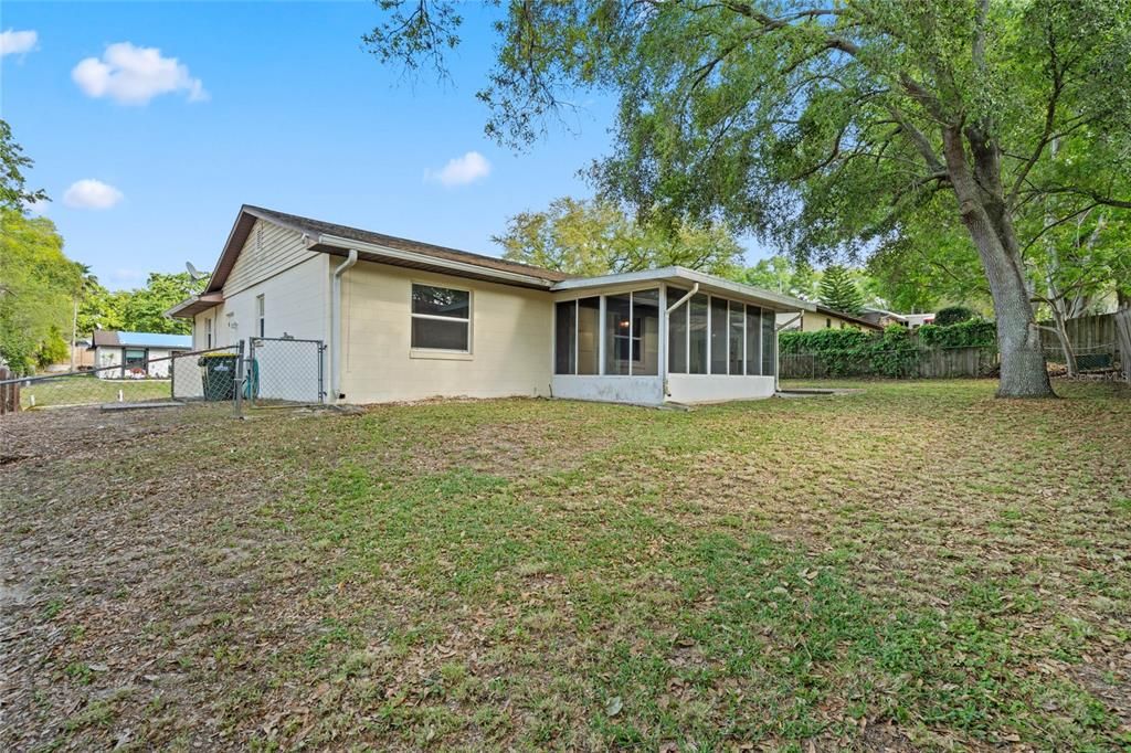 Active With Contract: $315,000 (2 beds, 2 baths, 1050 Square Feet)