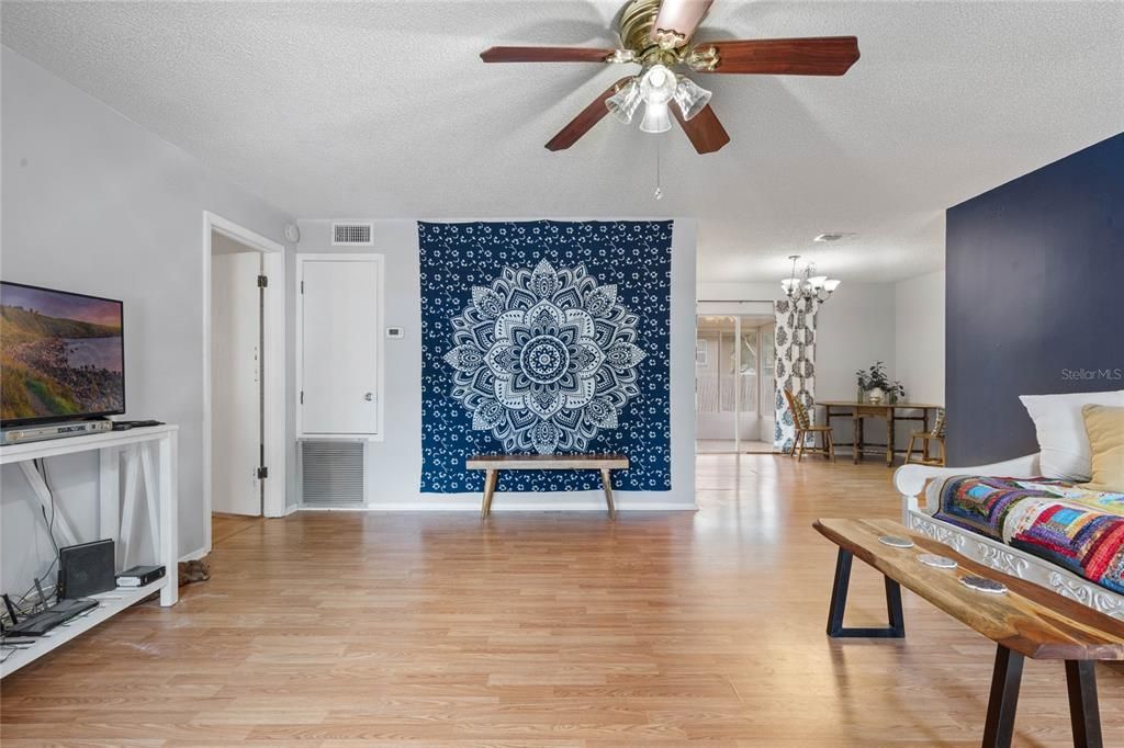 Recently Sold: $315,000 (2 beds, 2 baths, 1050 Square Feet)