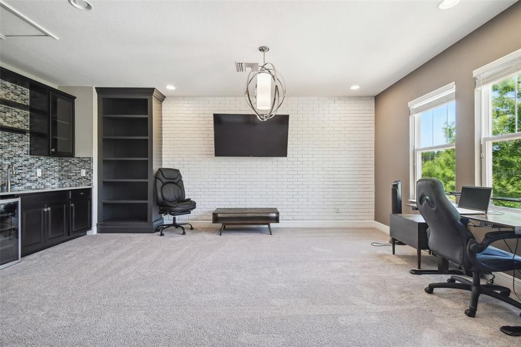 Convenient wet bar for entertaining