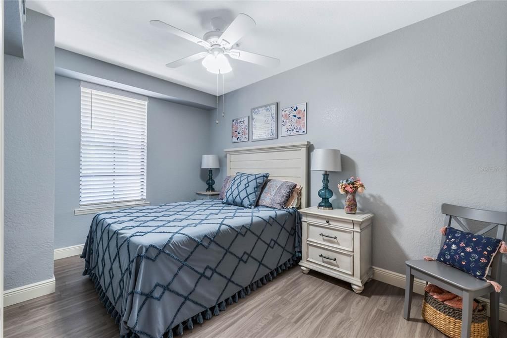 Active With Contract: $205,000 (1 beds, 1 baths, 675 Square Feet)