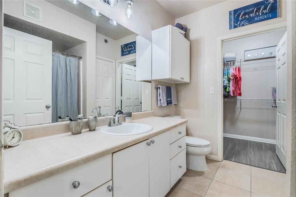 Active With Contract: $205,000 (1 beds, 1 baths, 675 Square Feet)