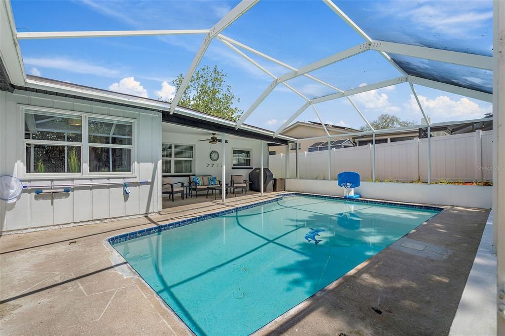 Active With Contract: $549,000 (4 beds, 2 baths, 2016 Square Feet)