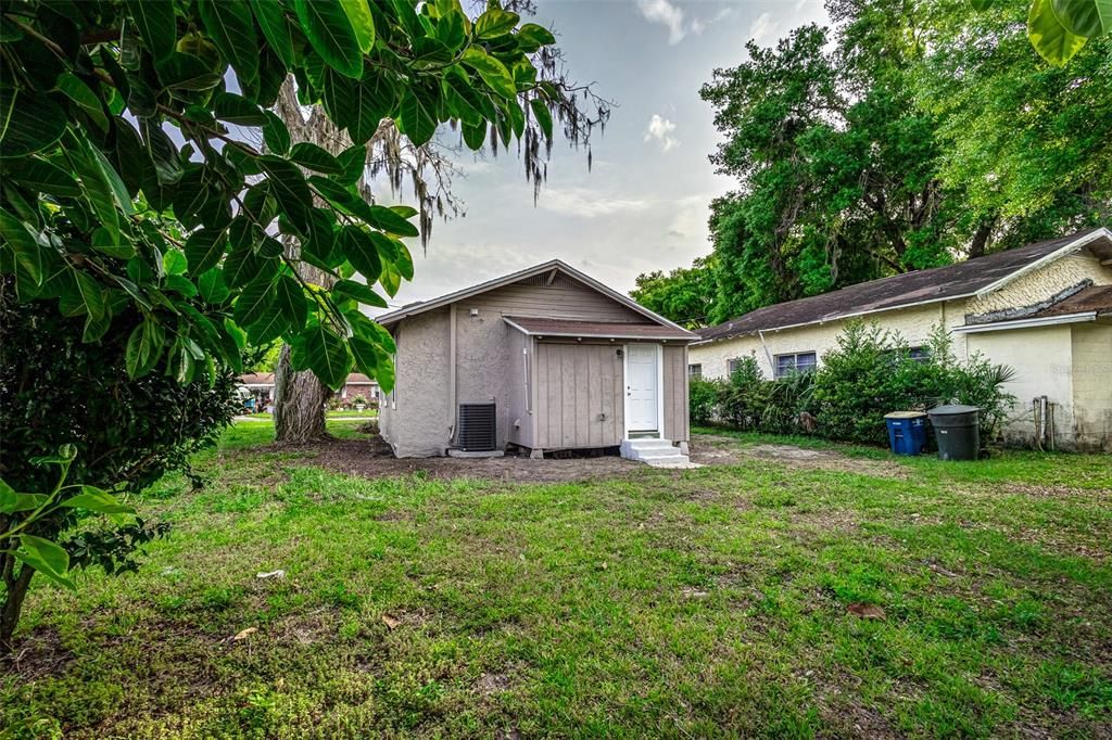 Active With Contract: $209,950 (3 beds, 1 baths, 939 Square Feet)
