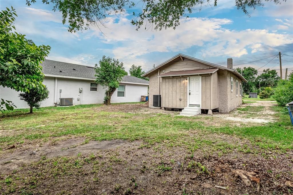 Active With Contract: $209,950 (3 beds, 1 baths, 939 Square Feet)