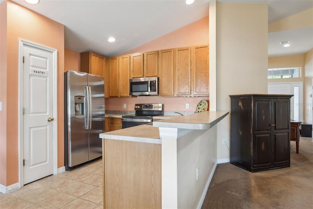 Active With Contract: $345,000 (3 beds, 2 baths, 1394 Square Feet)