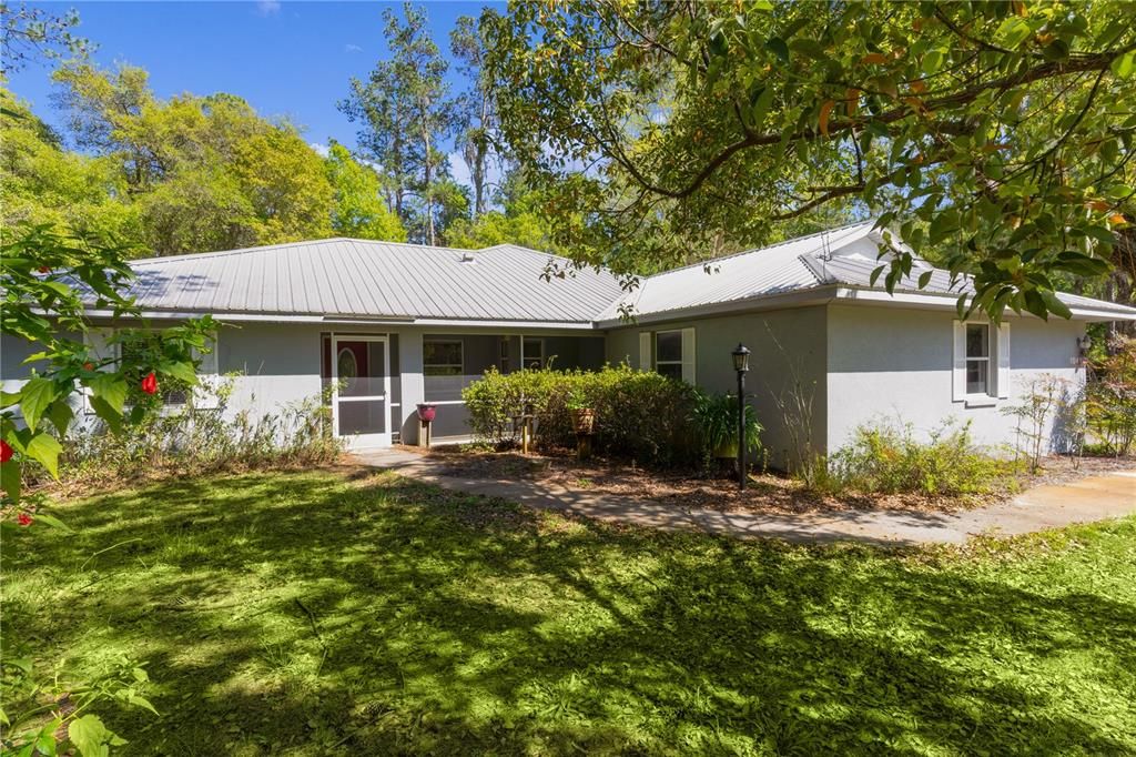 Recently Sold: $385,000 (3 beds, 2 baths, 1964 Square Feet)