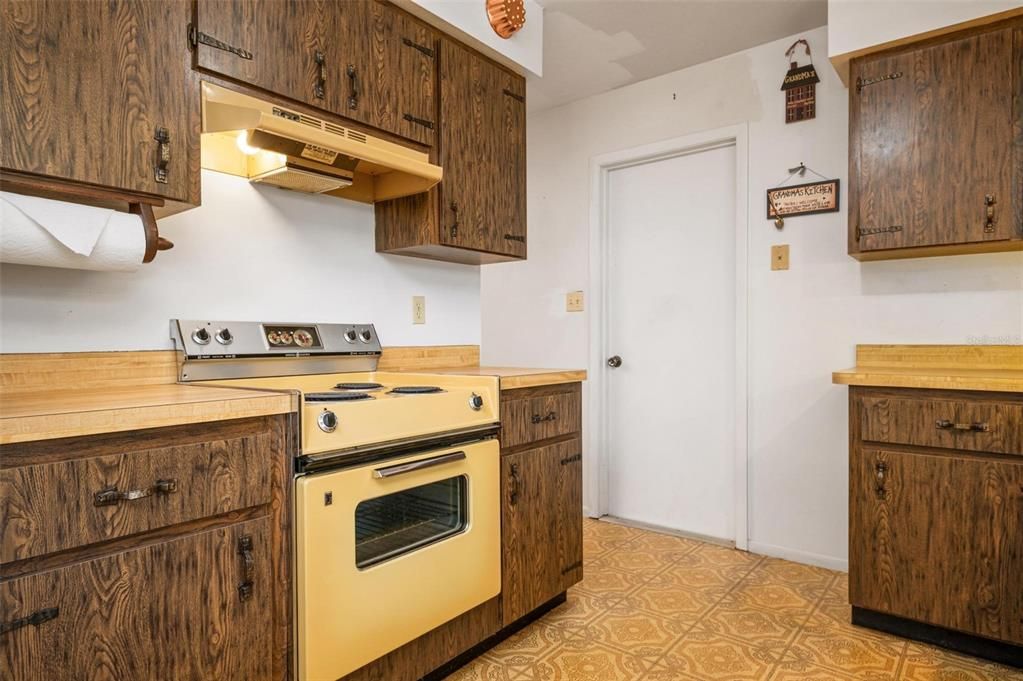 Vendido Recientemente: $442,000 (3 camas, 2 baños, 1931 Pies cuadrados)