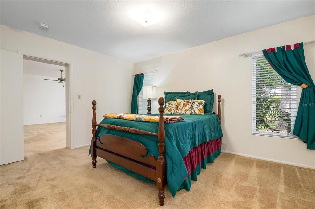 Recently Sold: $442,000 (3 beds, 2 baths, 1931 Square Feet)