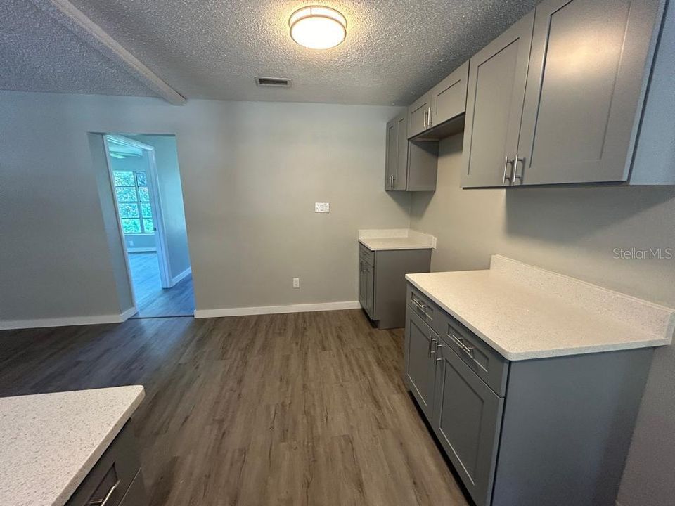 Active With Contract: $289,900 (3 beds, 2 baths, 1692 Square Feet)