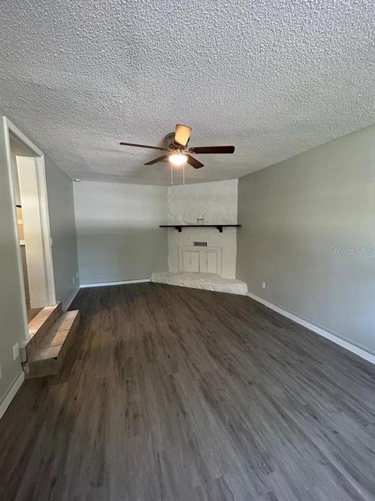Active With Contract: $289,900 (3 beds, 2 baths, 1692 Square Feet)
