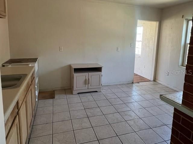 Recently Rented: $1,075 (3 beds, 1 baths, 1442 Square Feet)