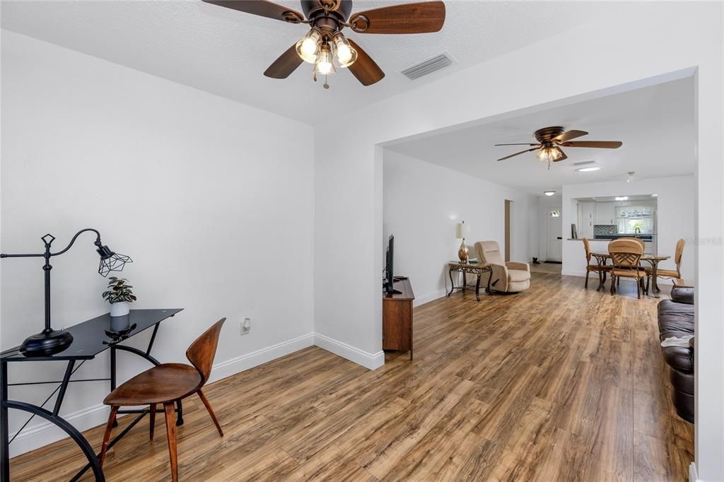 Active With Contract: $132,500 (1 beds, 1 baths, 800 Square Feet)