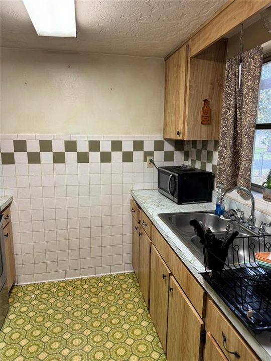 For Sale: $166,000 (2 beds, 1 baths, 1023 Square Feet)