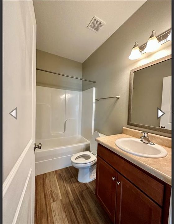 最近售出: $194,000 (3 贝兹, 3 浴室, 1308 平方英尺)