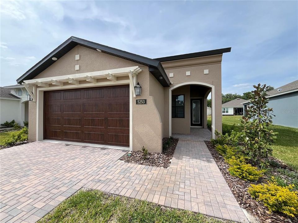 For Sale: $324,900 (3 beds, 2 baths, 1681 Square Feet)