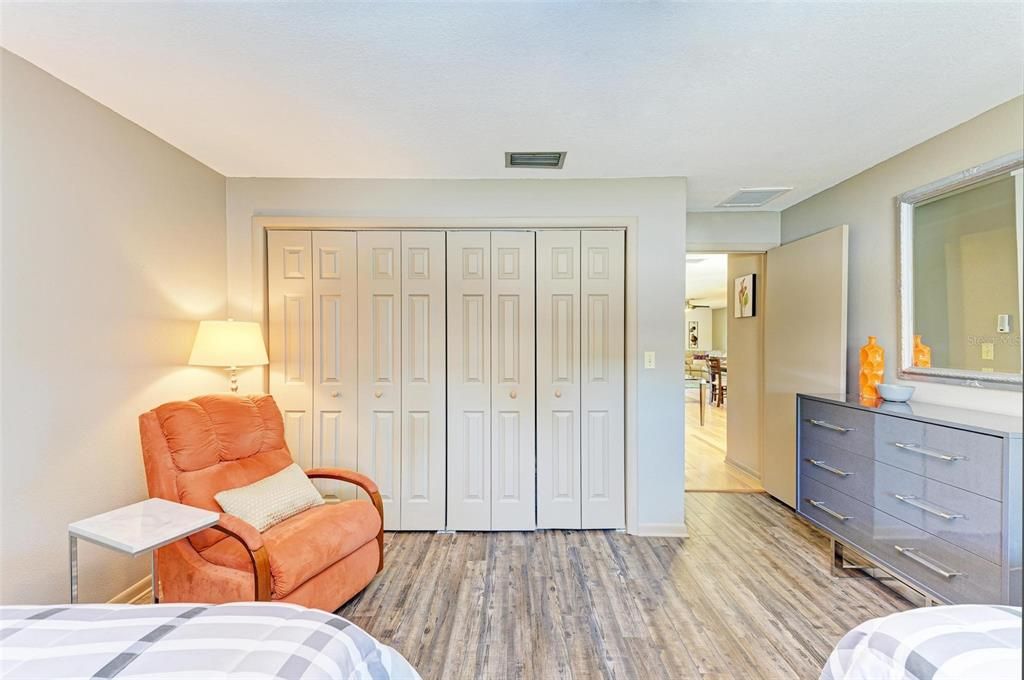 For Sale: $330,000 (2 beds, 2 baths, 1200 Square Feet)