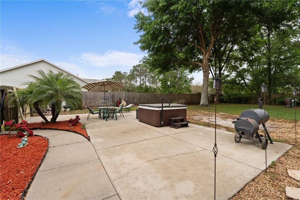 Recently Sold: $399,000 (3 beds, 2 baths, 1904 Square Feet)