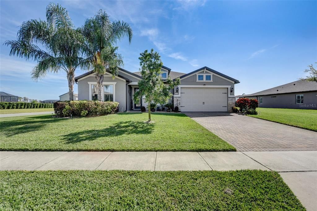 For Sale: $699,900 (4 beds, 2 baths, 2687 Square Feet)