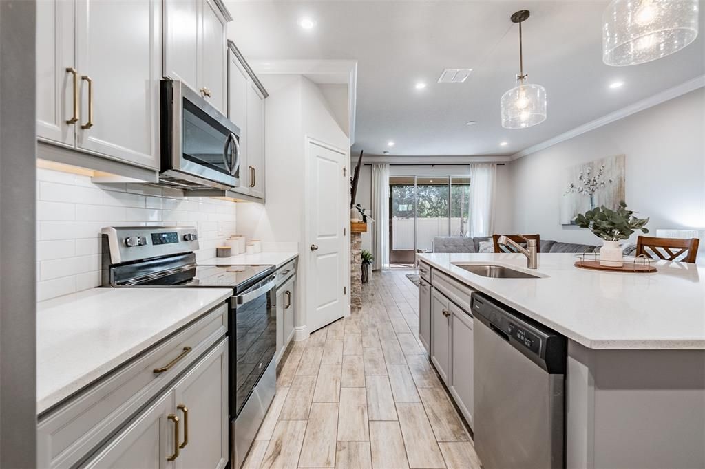 Active With Contract: $410,000 (3 beds, 2 baths, 1713 Square Feet)