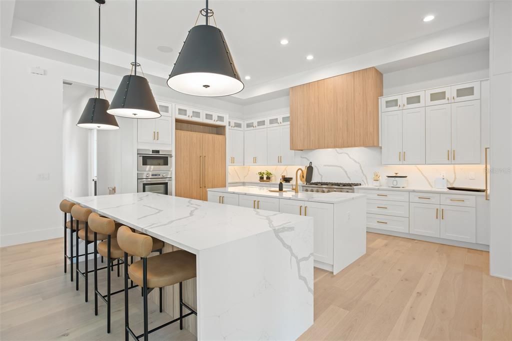 Recently Sold: $2,900,000 (5 beds, 5 baths, 5114 Square Feet)