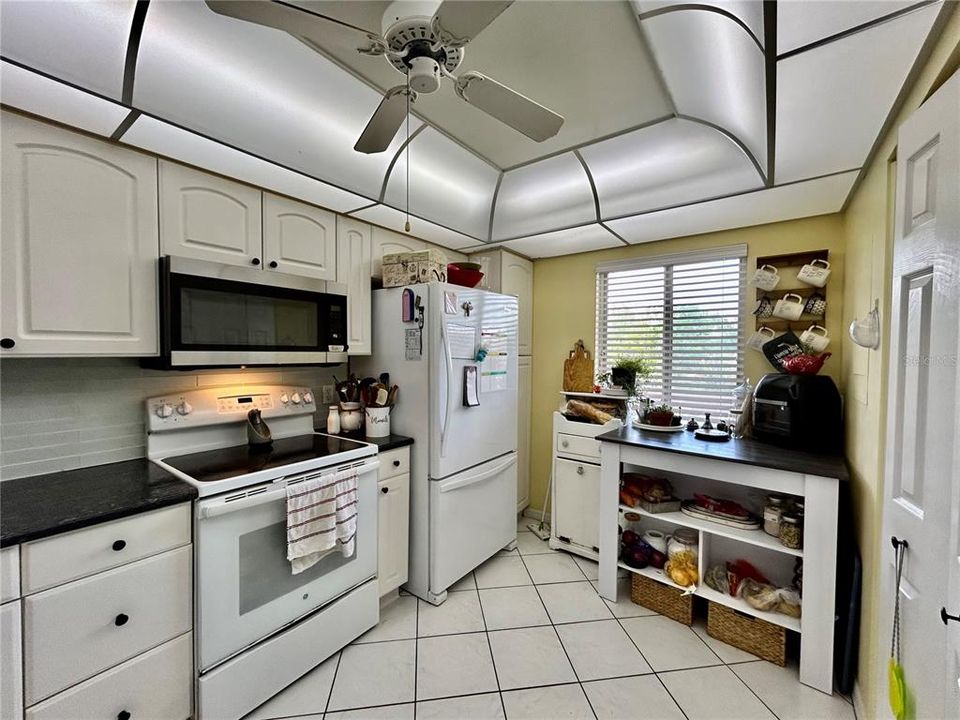For Sale: $148,000 (2 beds, 2 baths, 1347 Square Feet)