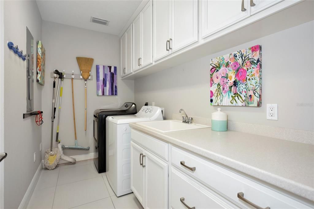 Active With Contract: $674,900 (3 beds, 2 baths, 1467 Square Feet)