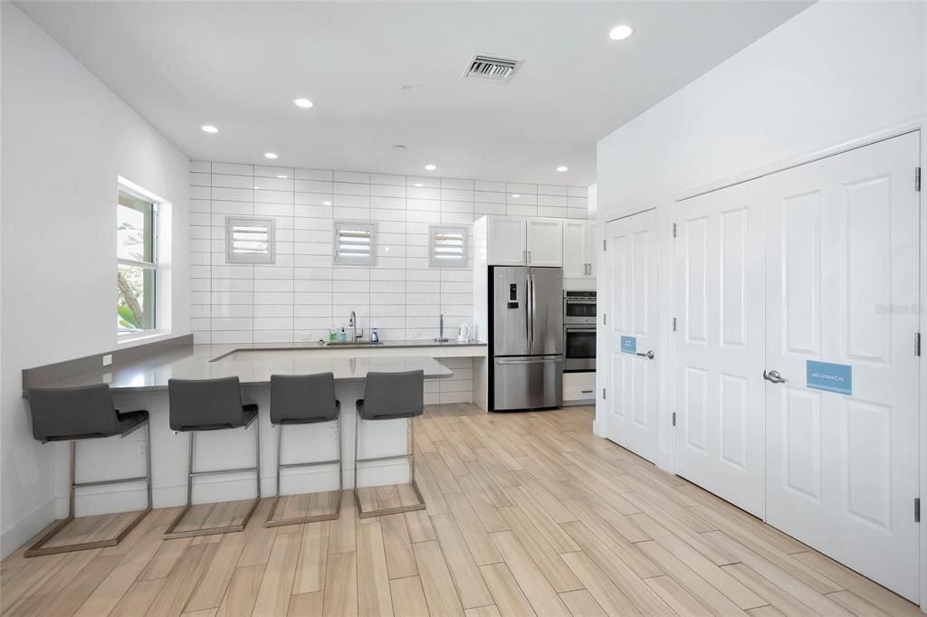 Active With Contract: $674,900 (3 beds, 2 baths, 1467 Square Feet)