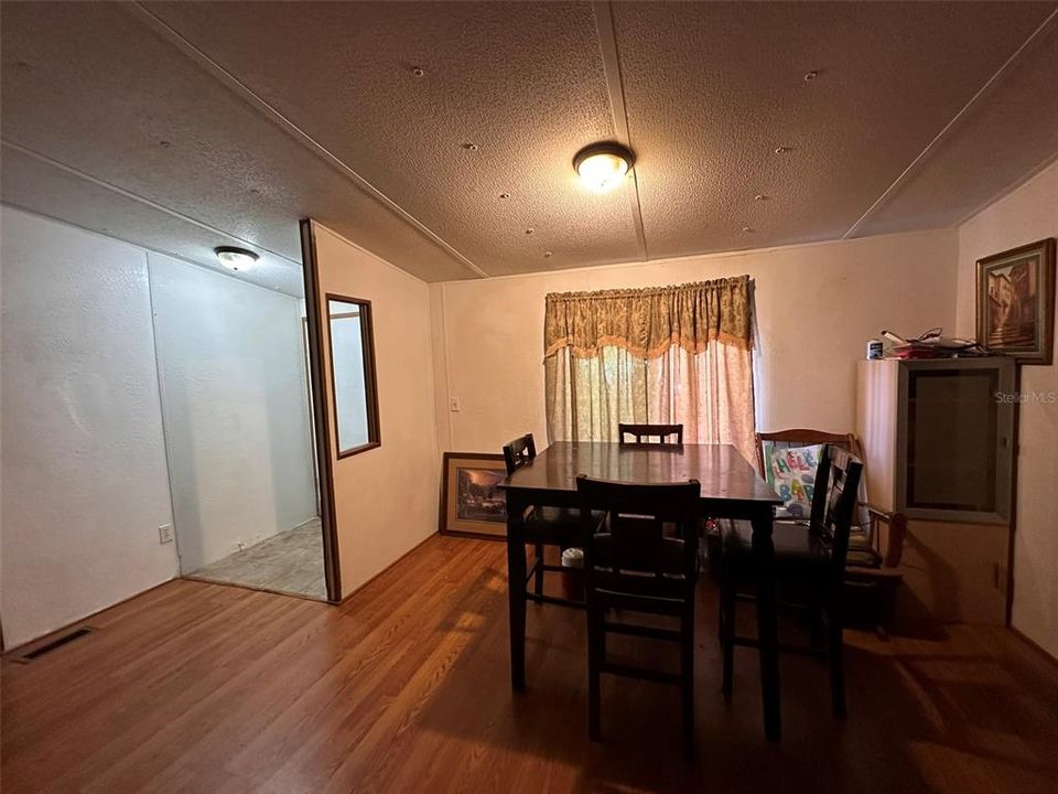 For Sale: $199,900 (3 beds, 2 baths, 1344 Square Feet)