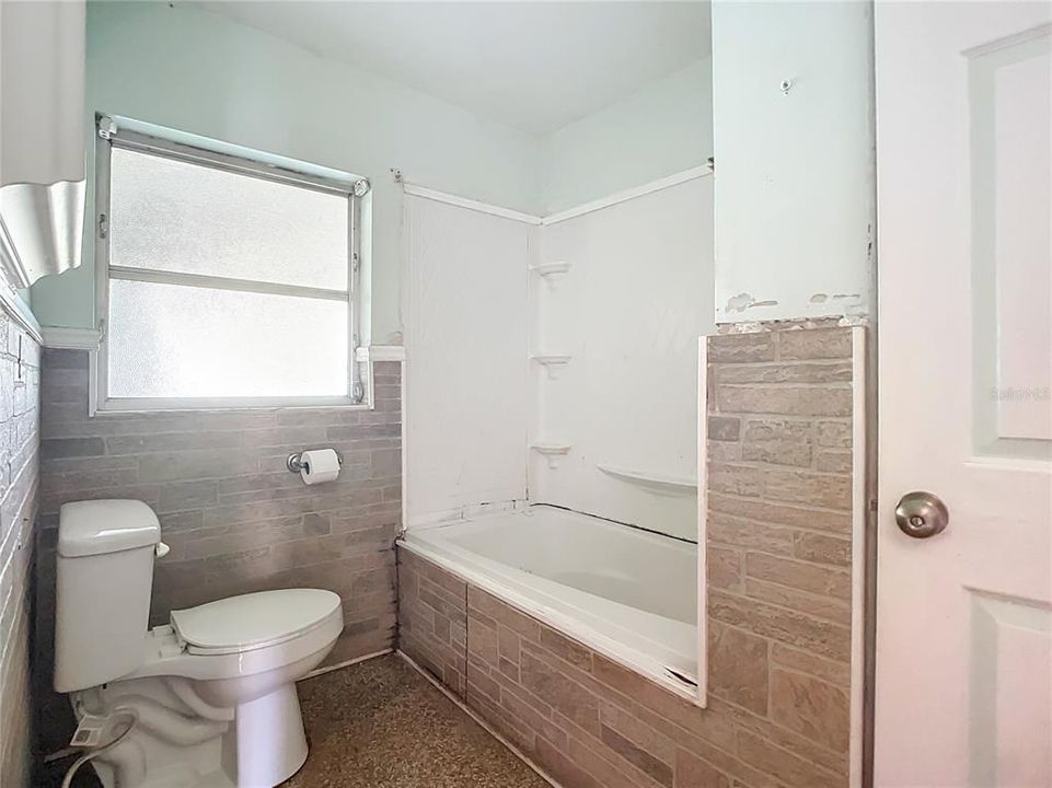 For Sale: $199,900 (3 beds, 2 baths, 2106 Square Feet)