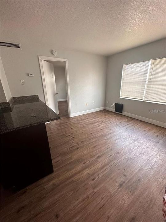 For Rent: $1,037 (1 beds, 1 baths, 525 Square Feet)
