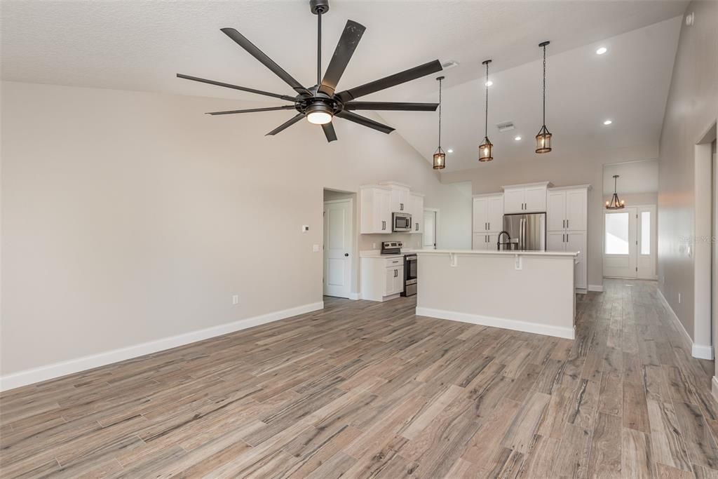 Active With Contract: $475,000 (4 beds, 2 baths, 1819 Square Feet)