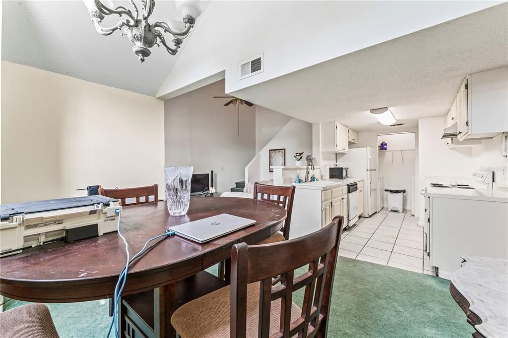 Active With Contract: $190,000 (2 beds, 2 baths, 1492 Square Feet)