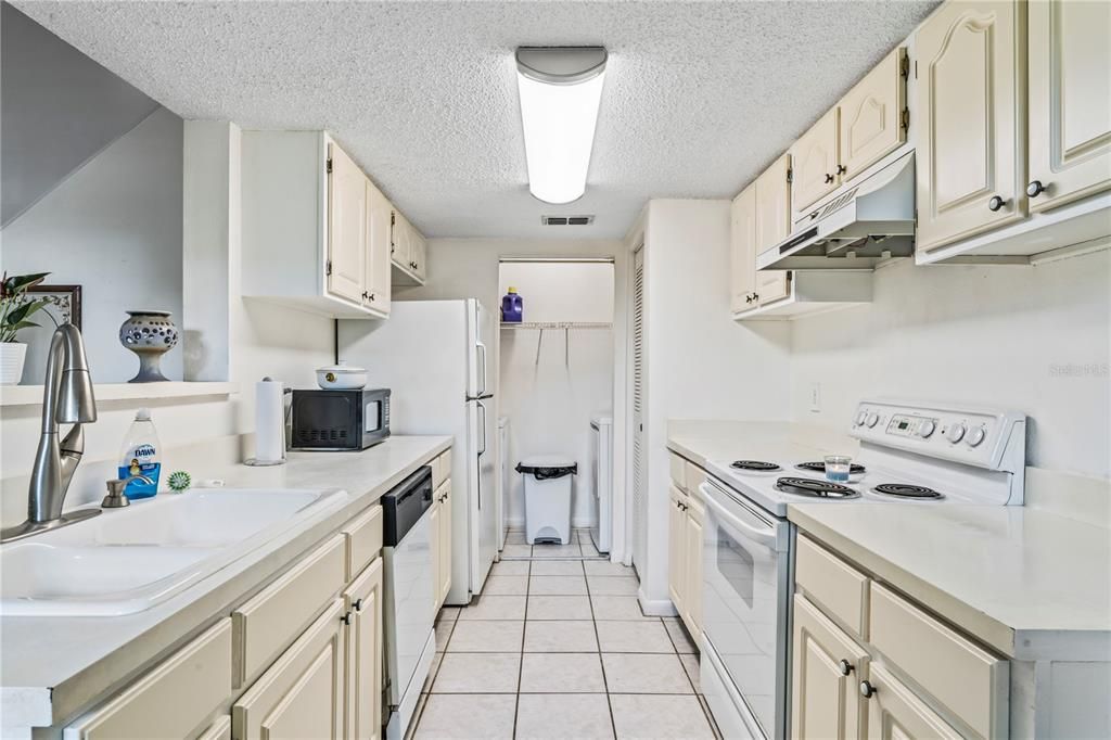 For Sale: $190,000 (2 beds, 2 baths, 1492 Square Feet)
