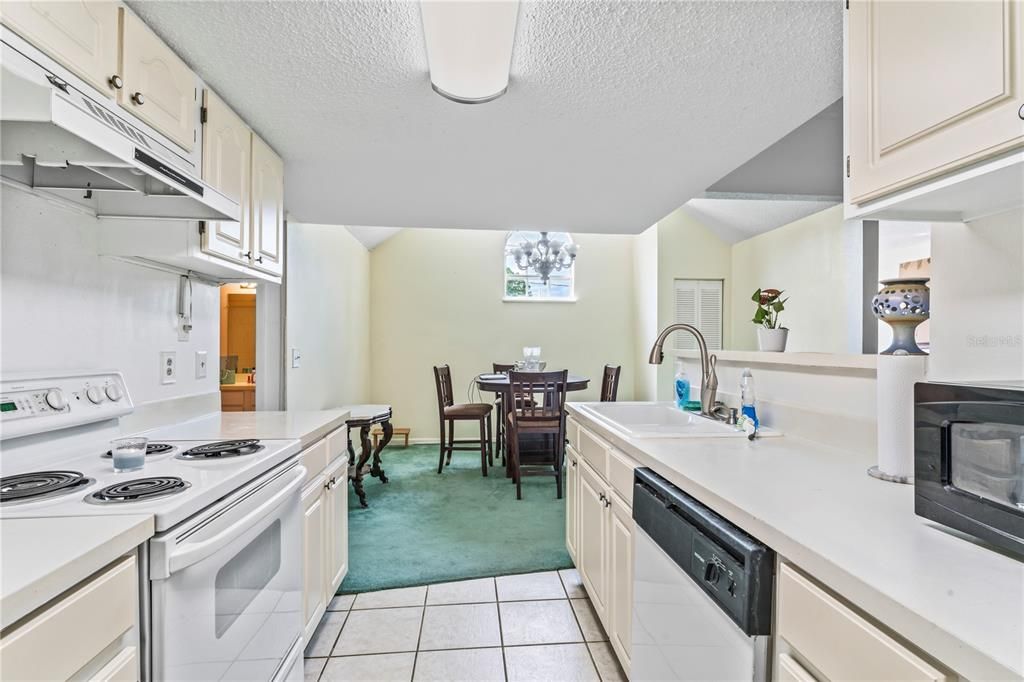 For Sale: $190,000 (2 beds, 2 baths, 1492 Square Feet)