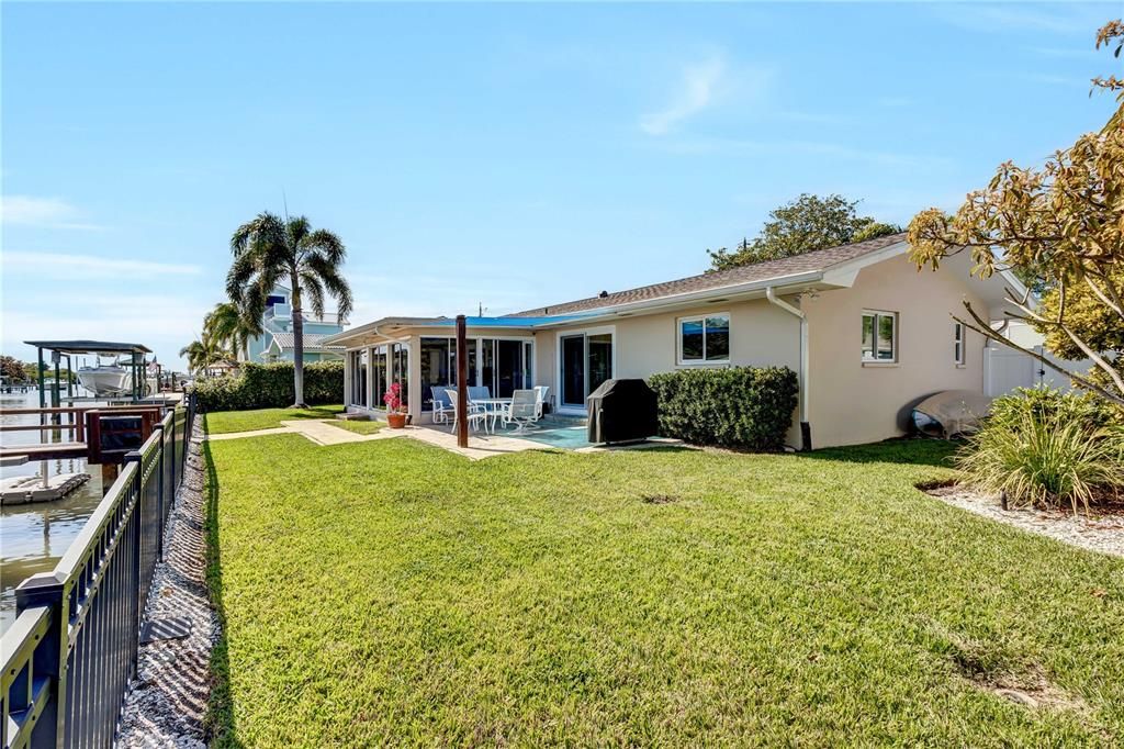 Active With Contract: $1,159,000 (3 beds, 2 baths, 1709 Square Feet)