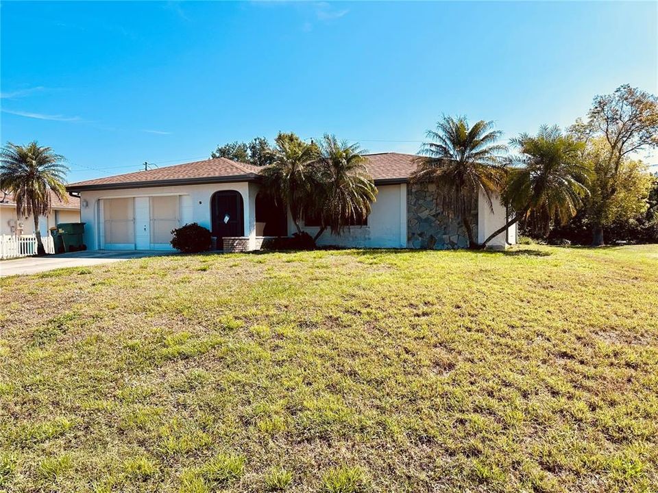 Active With Contract: $195,000 (3 beds, 2 baths, 1348 Square Feet)