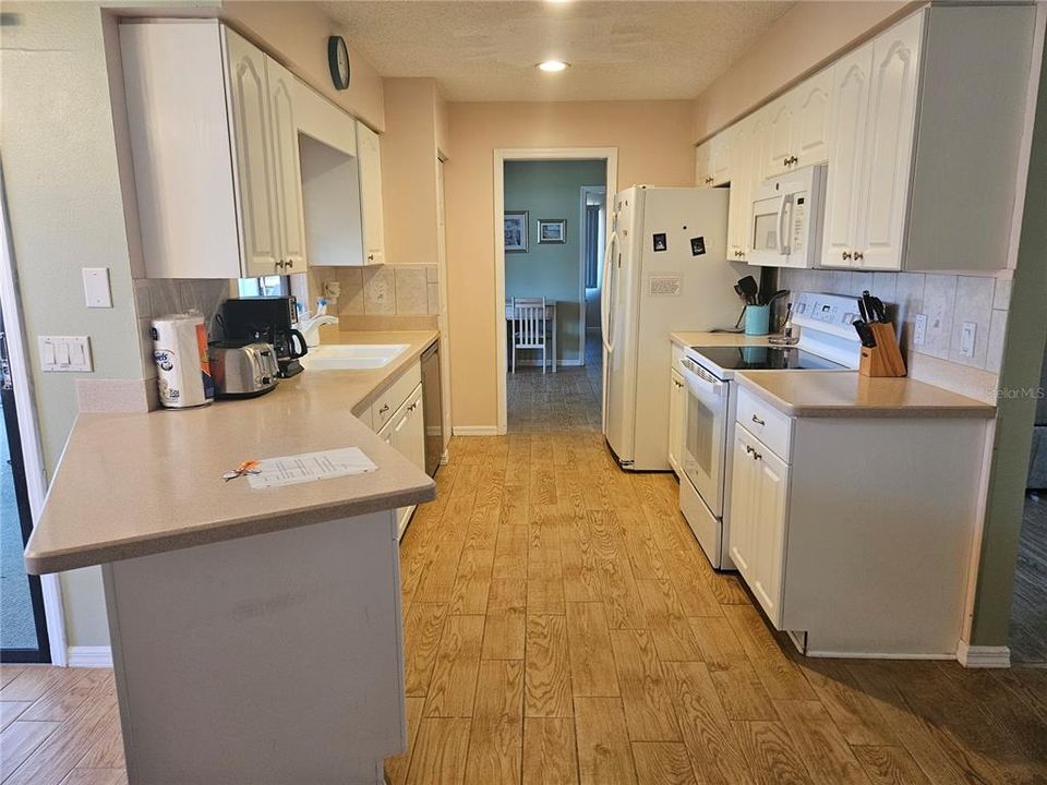 For Rent: $1,900 (2 beds, 2 baths, 1272 Square Feet)
