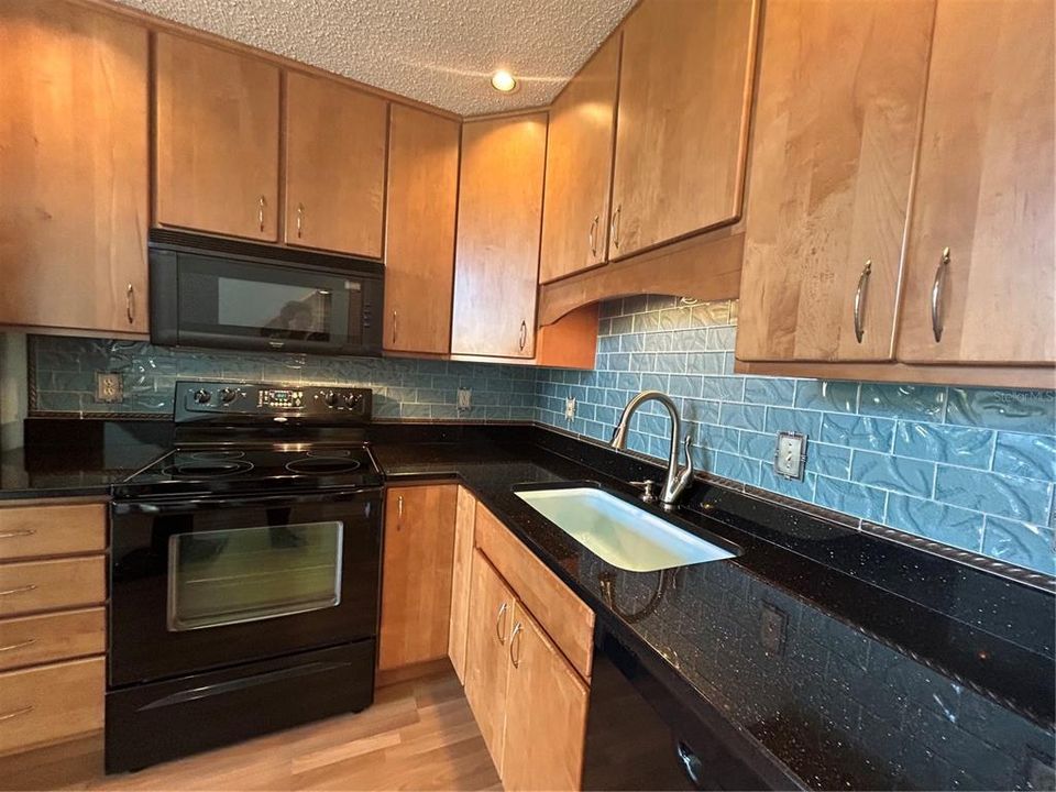 For Sale: $350,000 (2 beds, 2 baths, 1434 Square Feet)