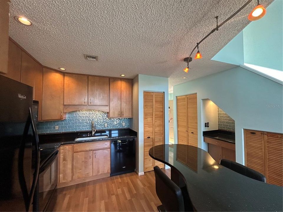 For Sale: $350,000 (2 beds, 2 baths, 1434 Square Feet)