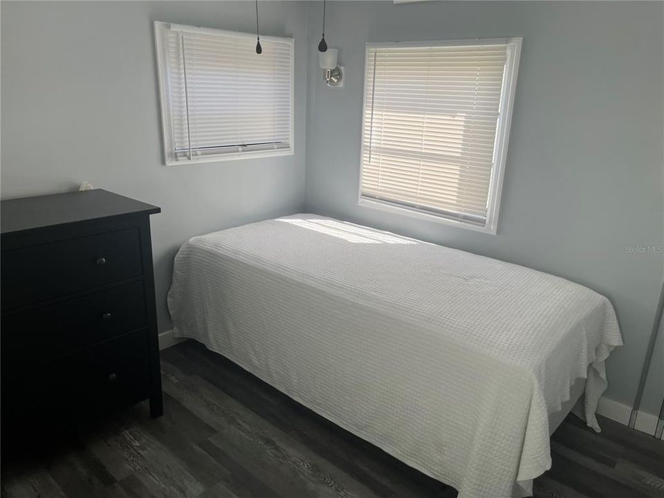 Active With Contract: $69,900 (1 beds, 1 baths, 290 Square Feet)
