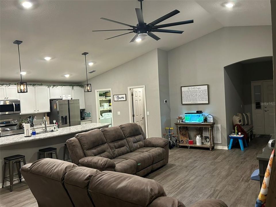 For Sale: $350,000 (4 beds, 2 baths, 1860 Square Feet)