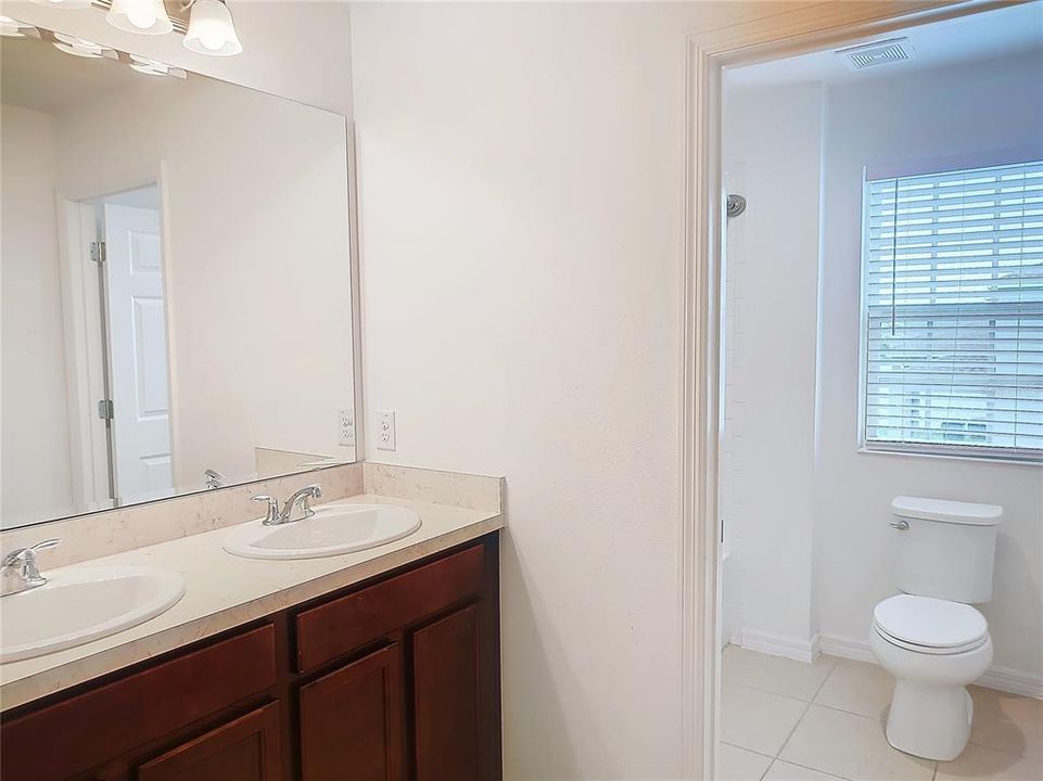 最近租的: $2,595 (5 贝兹, 2 浴室, 2330 平方英尺)